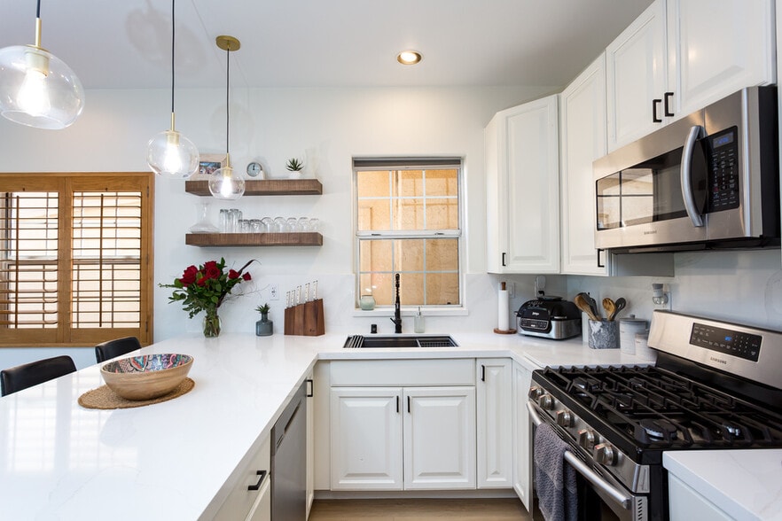 Building Photo - 919 W Lewis St