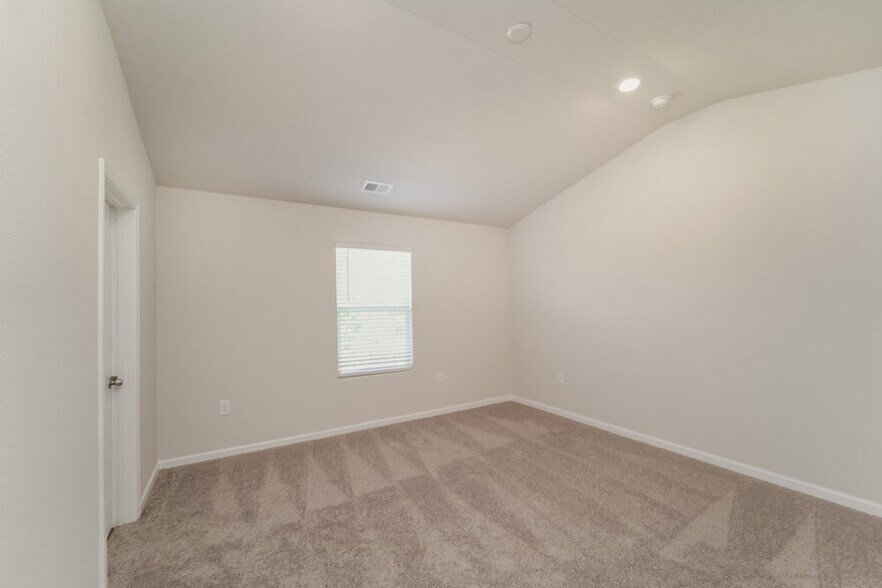 Building Photo - 6405 Lowe Ln