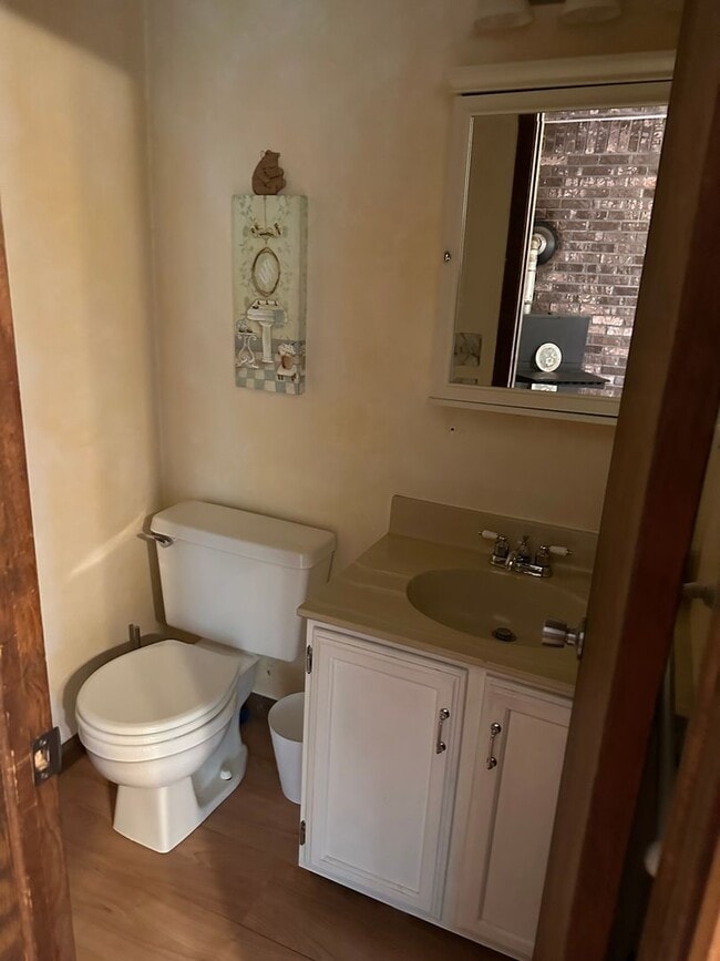 Building Photo - Spacious State College townhouse available August!