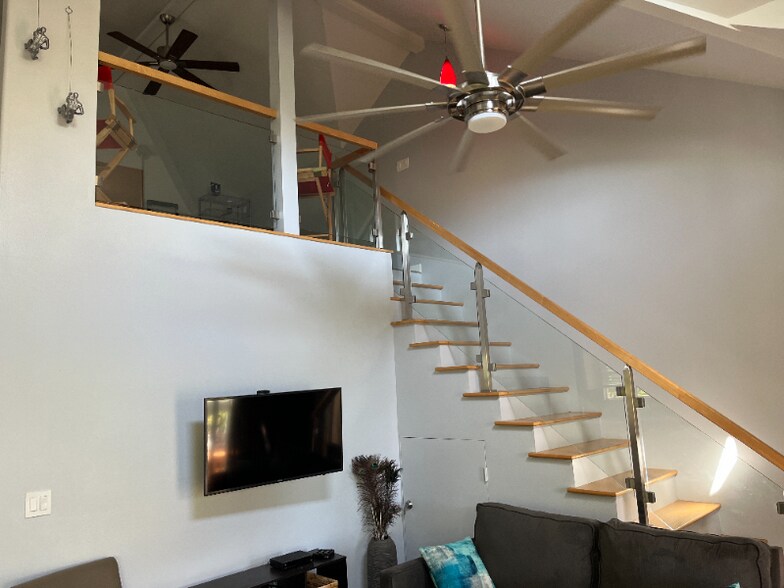 Building Photo - 13 Halili Ln