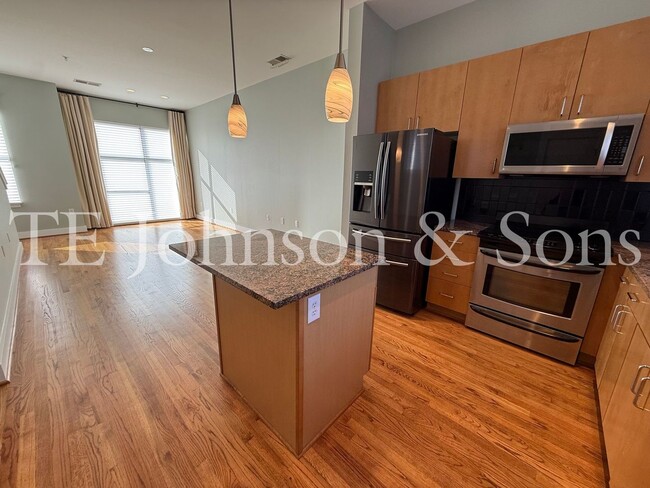 Building Photo - Modern Three Level Townhome in the Heart of Winston Salem