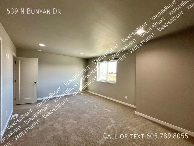 Building Photo - 539 BUNYAN Dr
