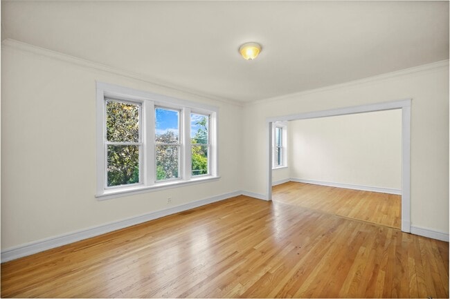 Building Photo - 3000-3008 N Whipple St