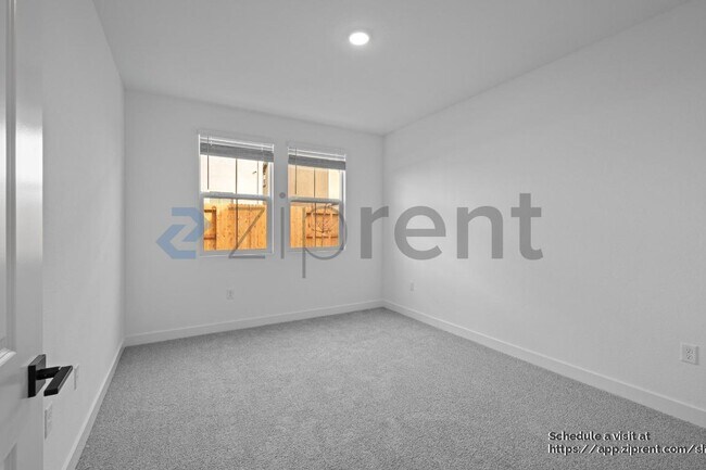 Building Photo - 365 Gold Coast Rd