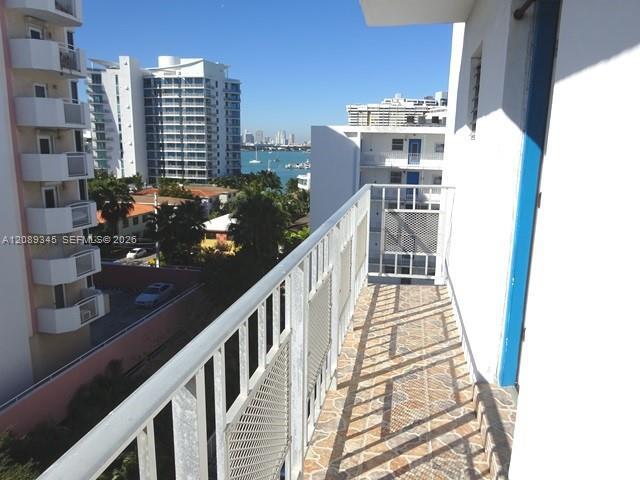 Building Photo - 1340 Lincoln Rd