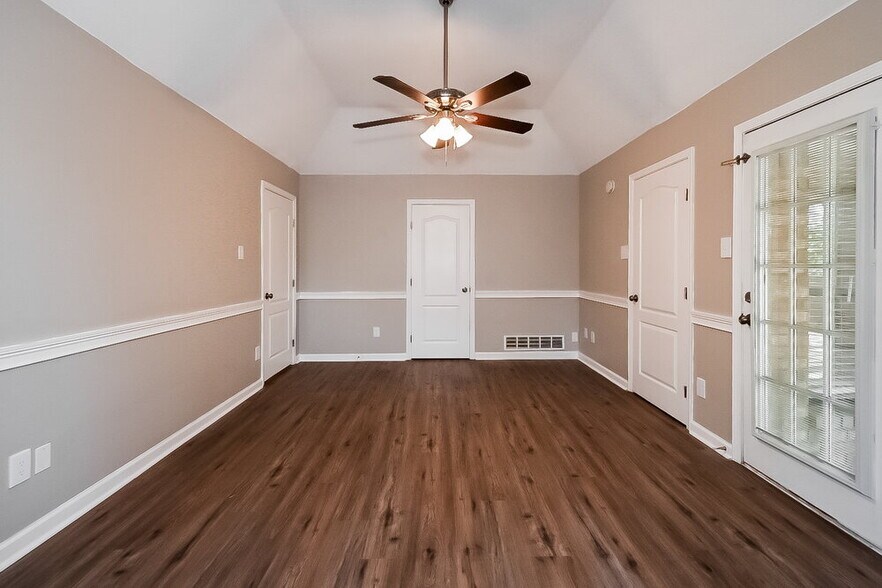 Building Photo - 185 Parkway Cove W