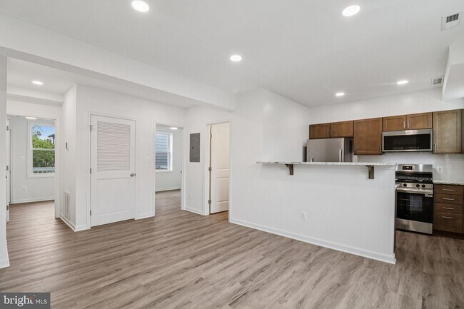 Building Photo - 303 Seaton Pl NE