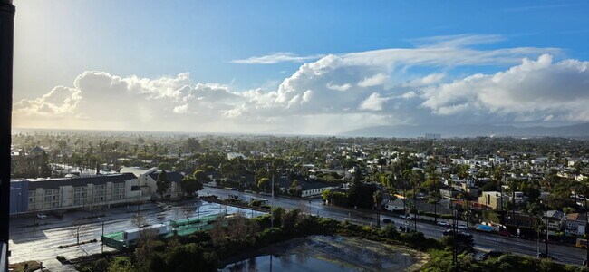 Building Photo - 4265 Marina City Dr