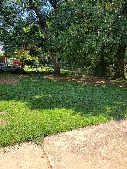 Building Photo - 2801 Dalecrest Dr