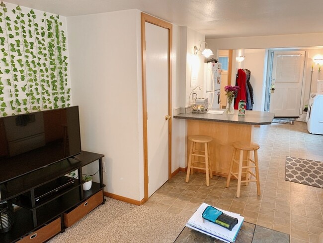 Building Photo - 1029 High St