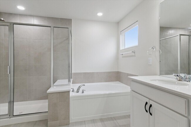 Building Photo - 737 Haywood Dr