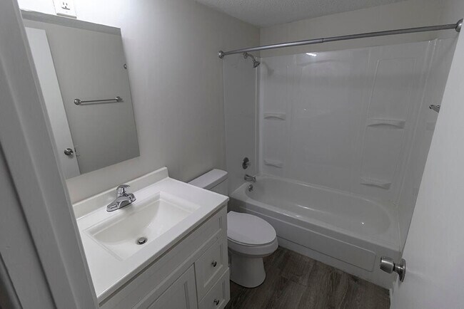 Building Photo - 801 N Ann St