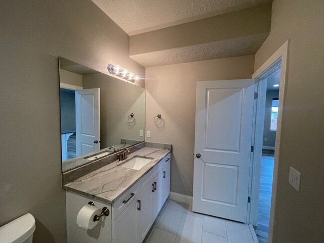 Building Photo - 1806 N Crimson Creek Dr