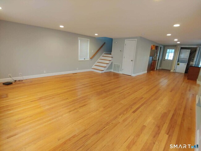 Building Photo - 800 E Broadway