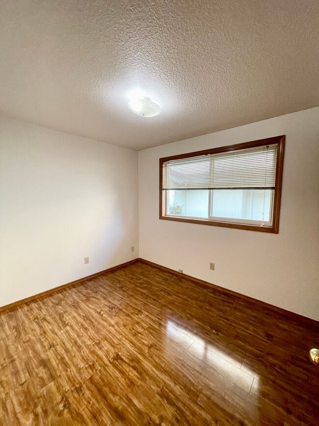 Building Photo - 2 Bedroom Duplex Near the Jim Parsley Comm...