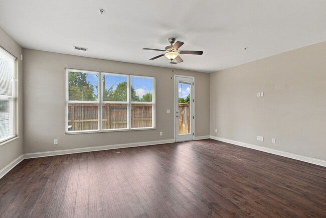 Building Photo - 2065 Newark Ln