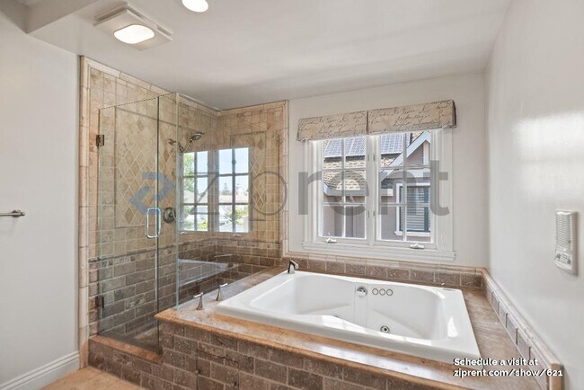 Building Photo - 1320 Drake Ave