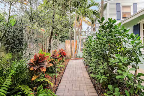 Building Photo - 713 Penn St