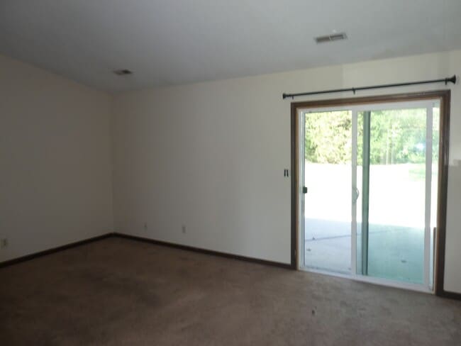 Building Photo - 3 Bed 1.5 Bath Home Off Of Mexico Gravel Road