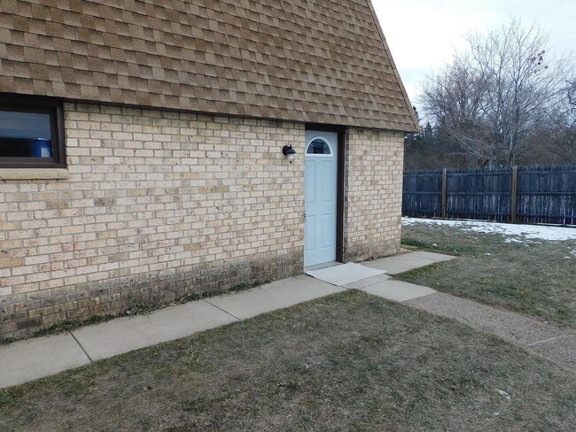 Building Photo - "Charming 2-Bedroom Retreat in Pequot Lakes!"