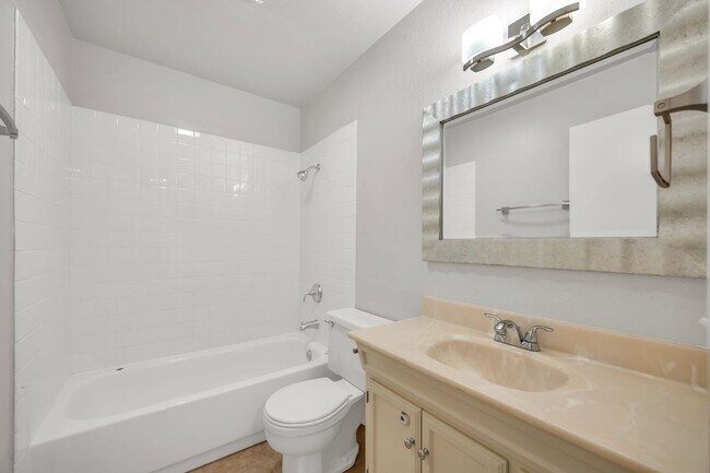 Building Photo - Spacious 4-Bedroom, 2.5-Bath Townhouse Clo...