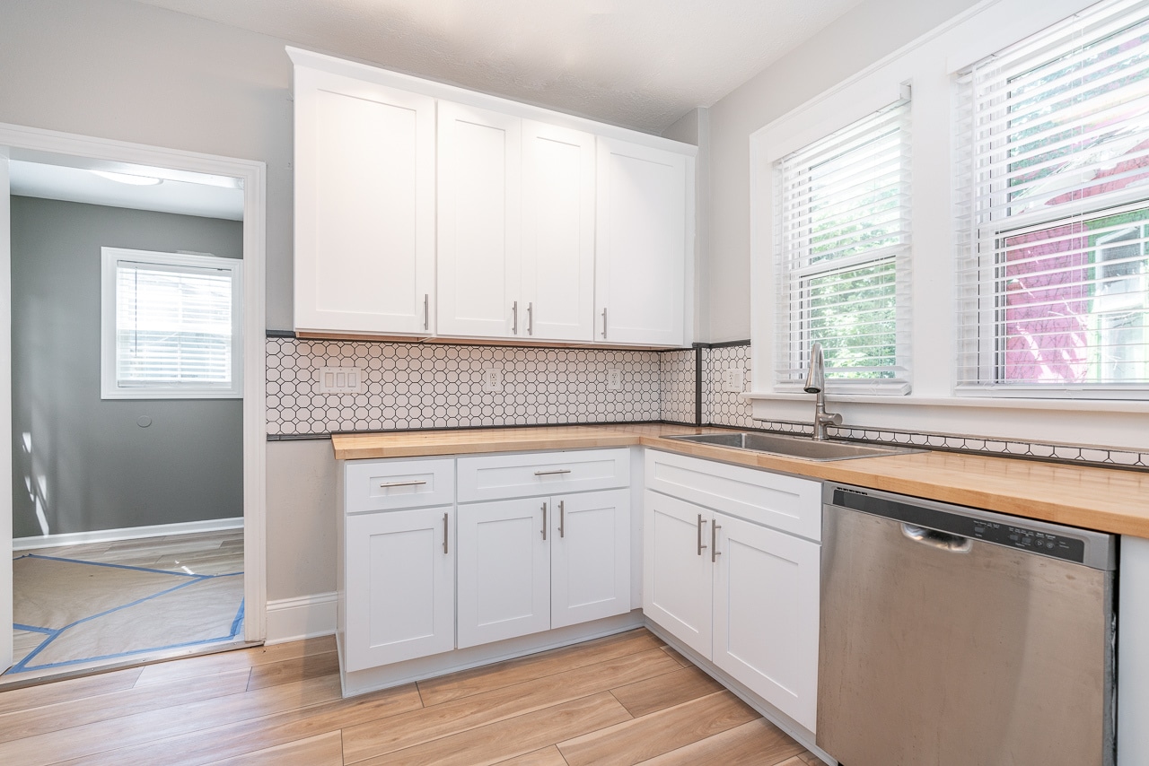 Kitchen - 2435 Summit St