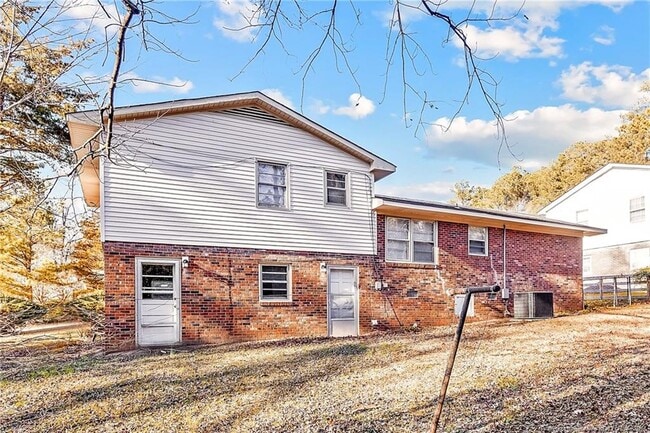 Building Photo - 1089 Essex Pl