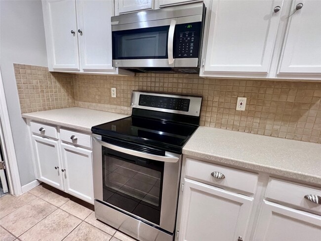 Building Photo - 9 N Deerfoot Cir