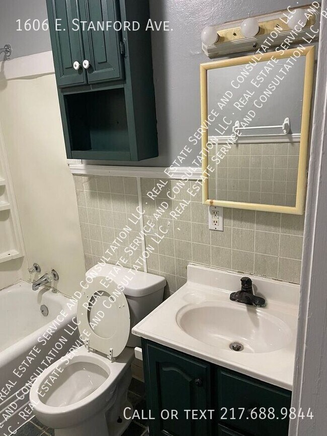 Building Photo - 1606 E Stanford Ave