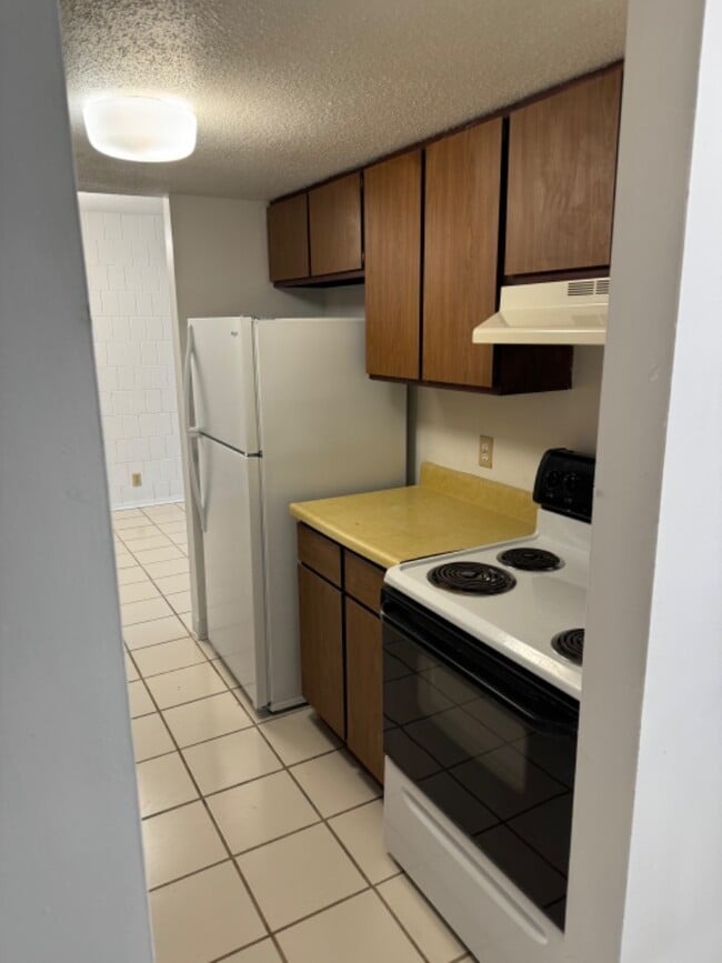 Building Photo - 4 Manor Dr