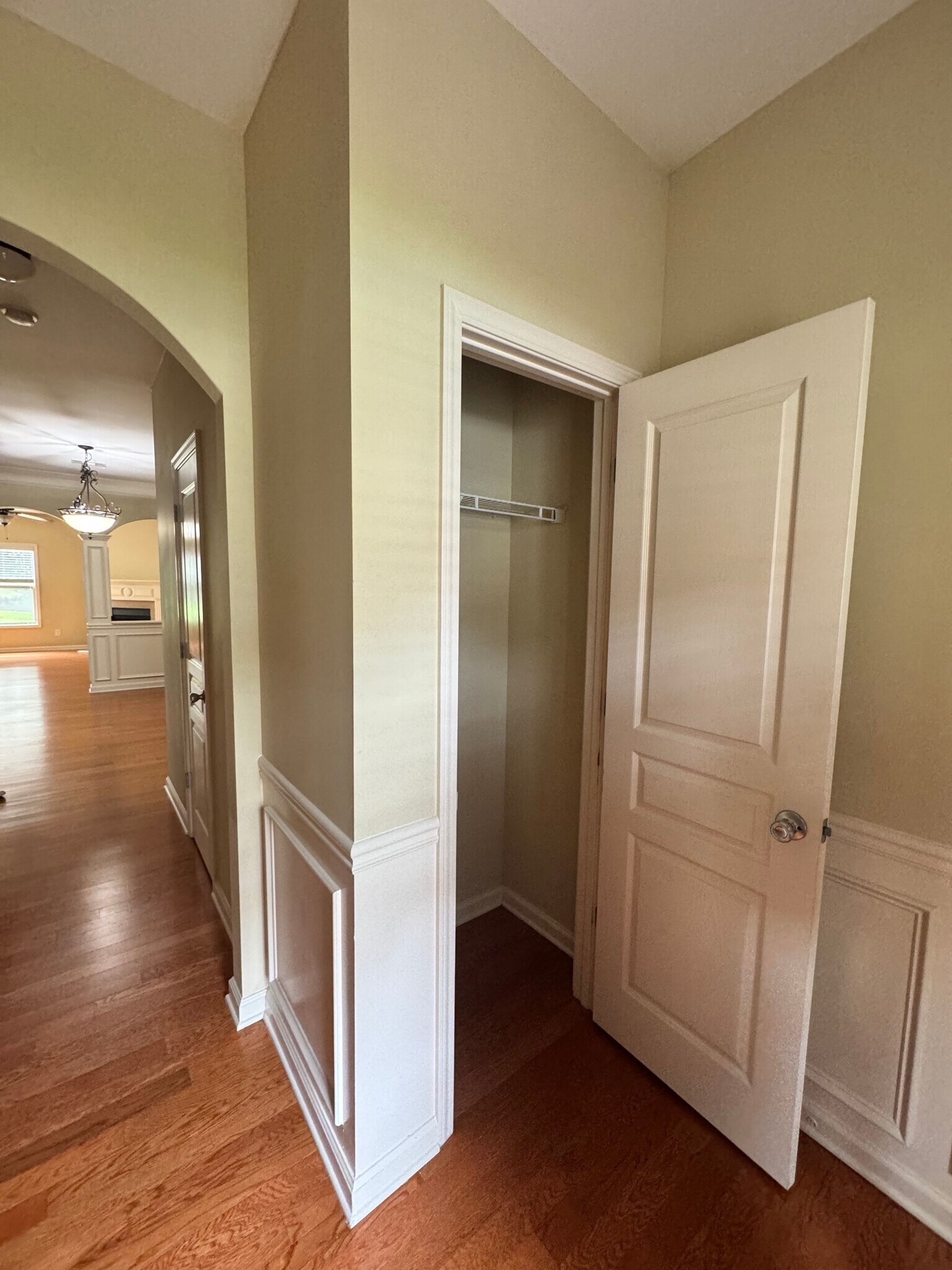 Building Photo - 6215 Elmshorn Way
