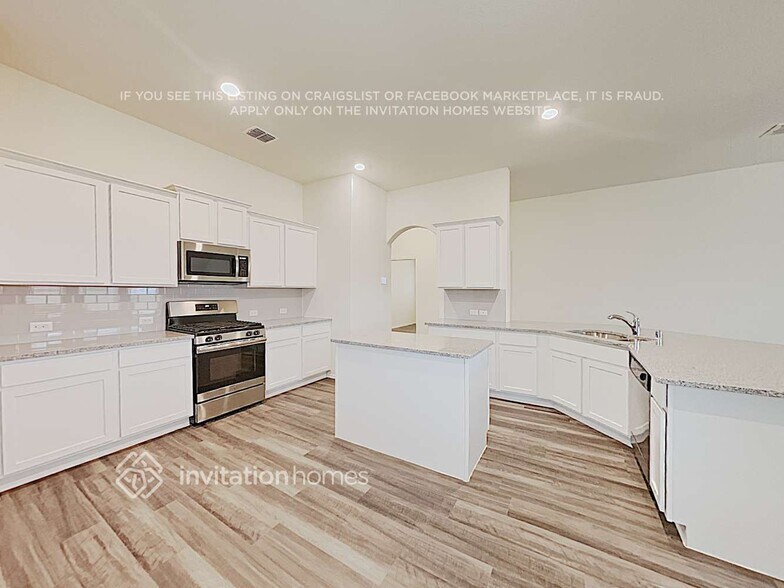 Building Photo - 14464 Artisan Dr
