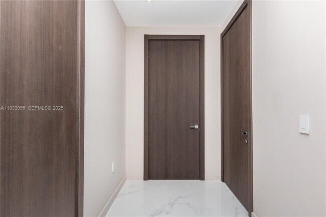 Building Photo - 851 NE 1st Ave