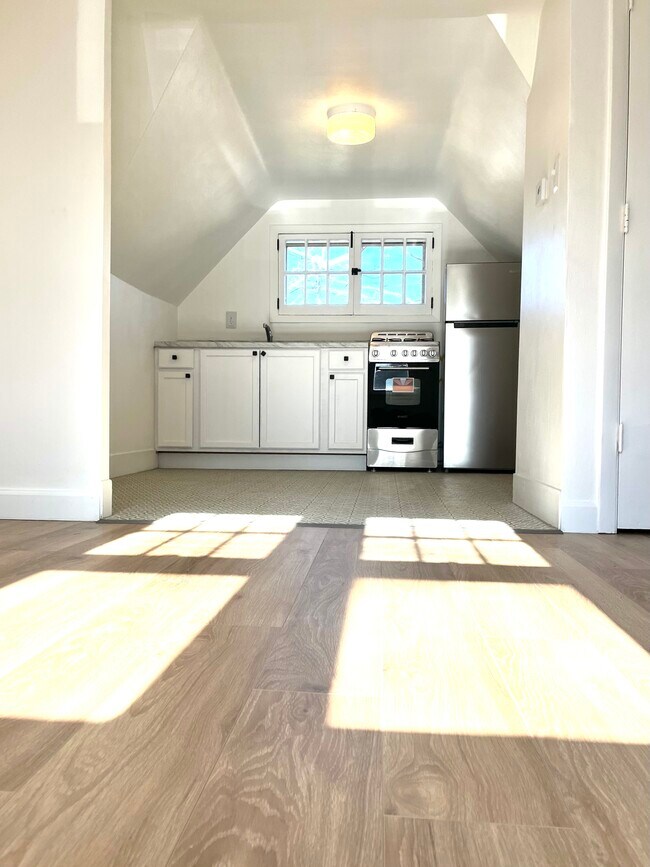 Building Photo - 10174 W Ford Ave