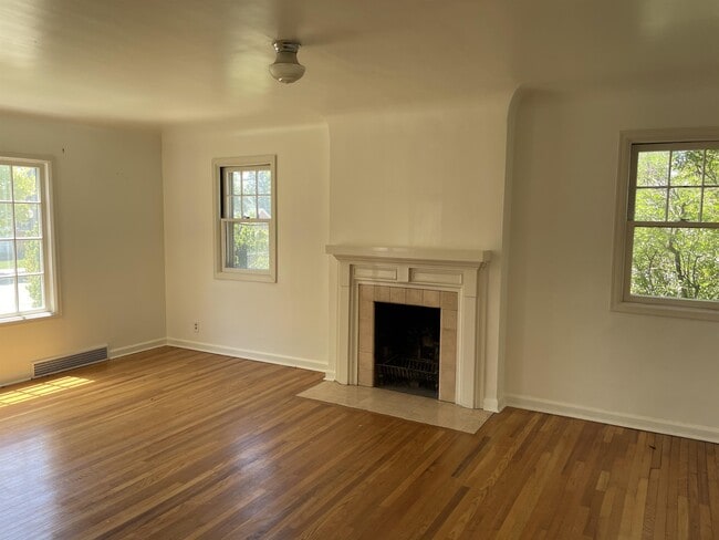 Building Photo - 1547 S Hollywood Ave