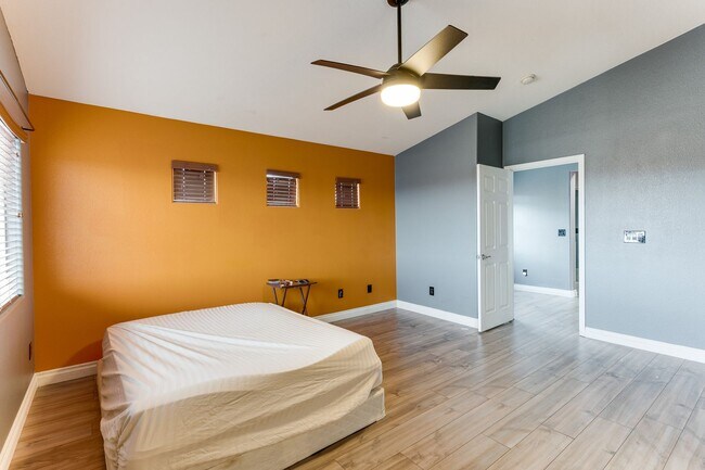 Building Photo - VIBRANT 3BEDROOM 2.5BATH HOME IN 89015