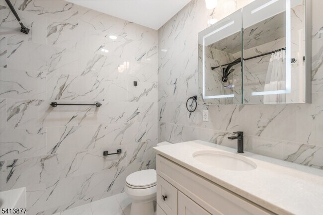 Building Photo - 10 N Rd