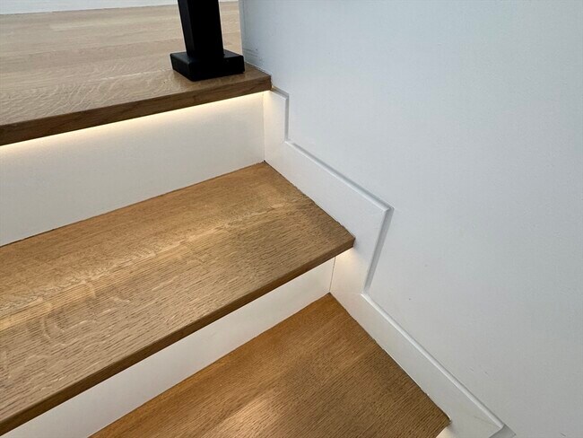 Building Photo - 22 Parker St