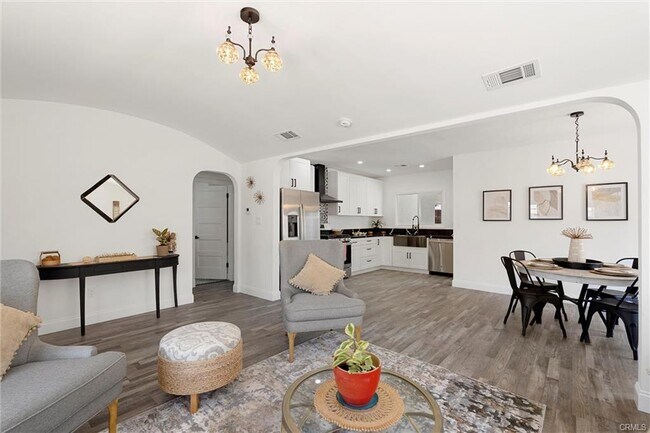 Building Photo - 6616 Vesper Ave