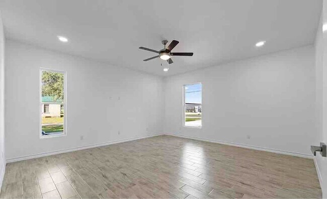 Building Photo - 15688 Primera Rd