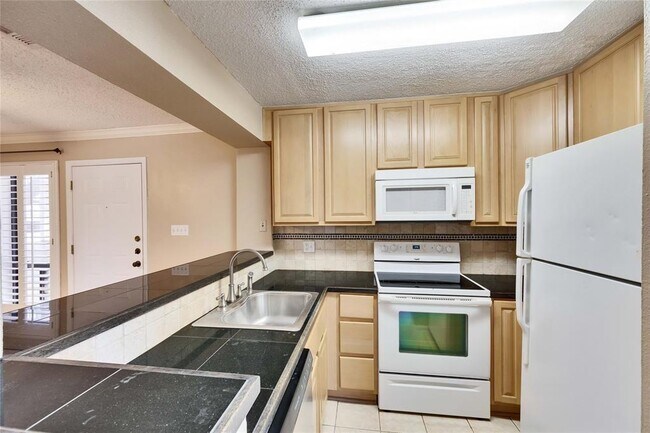 Building Photo - 2510 San Gabriel St
