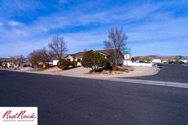 Building Photo - Inviting 3-Bedroom Home with Garage and Private Backyard