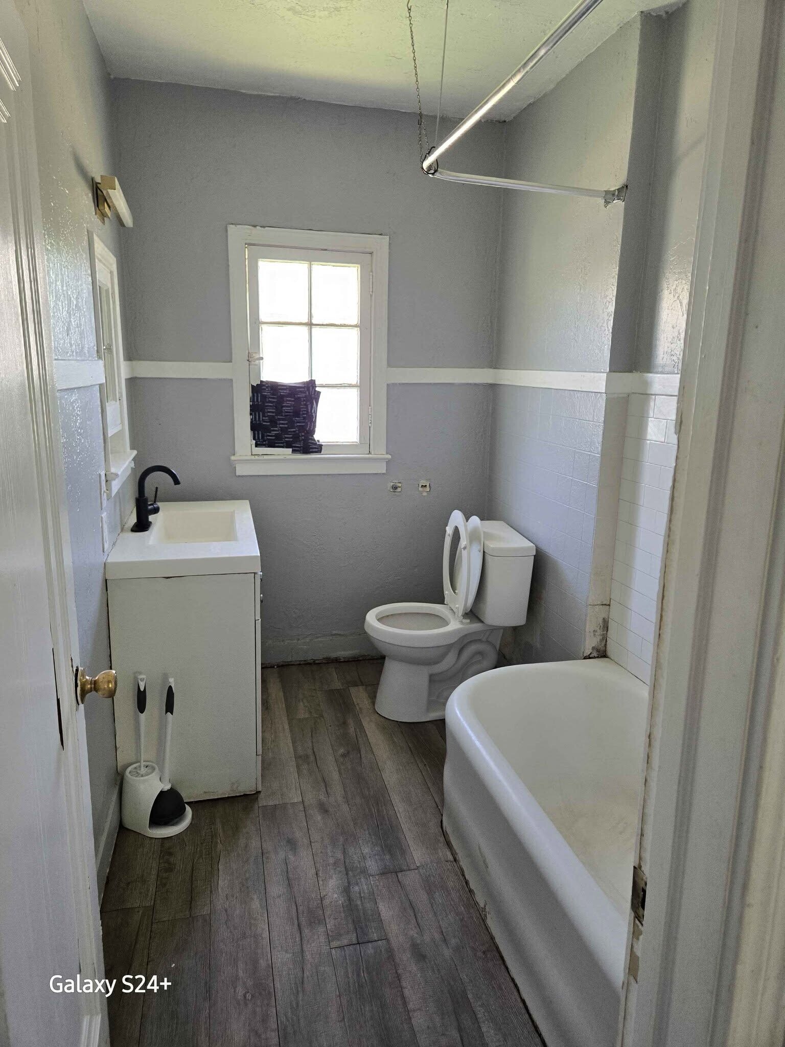 Building Photo - 1102 S Western St