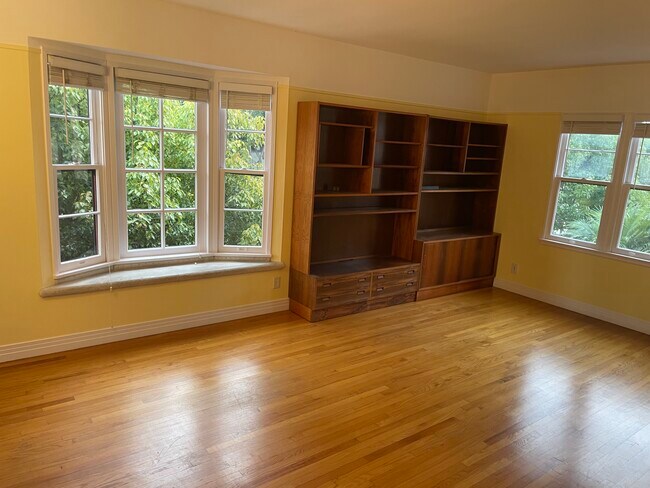 Building Photo - 1605 California Ave