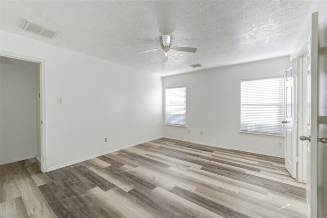 Building Photo - 7930 Northfork Hollow Ln