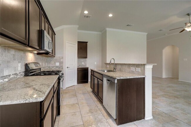 Building Photo - 330 Briar Park Dr