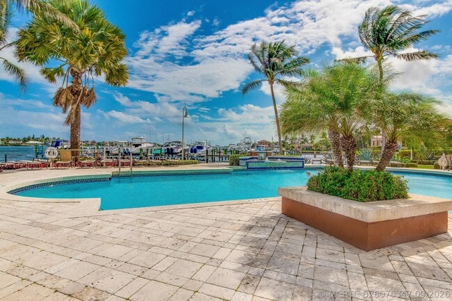 Building Photo - 167 Yacht Club Way
