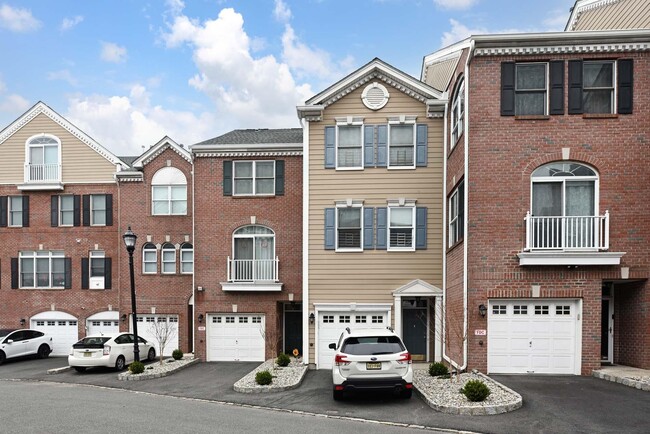 Building Photo - 490 Fulton Ct