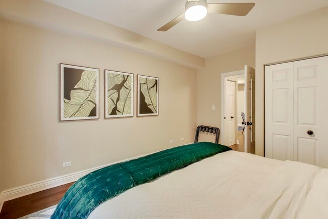 Building Photo - 528 W Cornelia Ave