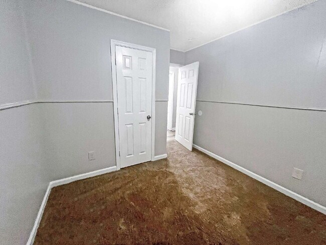 Building Photo - 3450 Kingswood Run